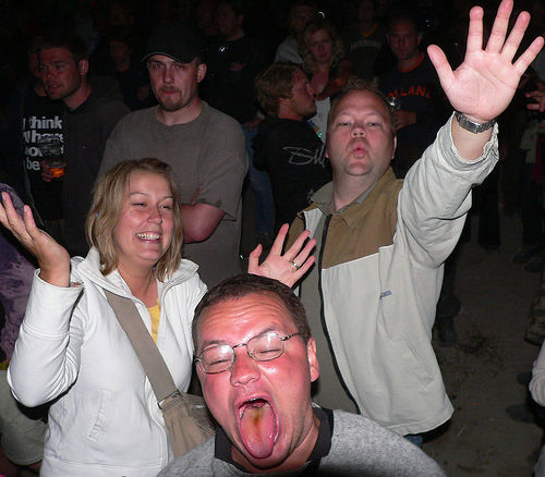 Hot Local Singles Near You! 28203055_f7ab76cdd6